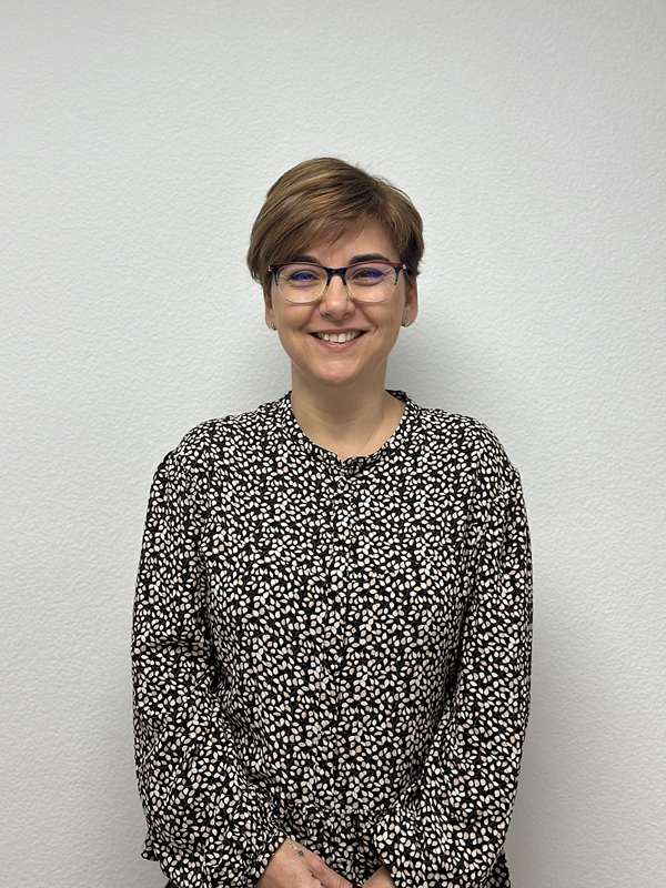 María Ángeles Gracia, administración y atención al cliente